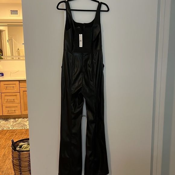 Alice & Olivia Faux Leather Black Flare Leg Corset Jumpsuit  Size 8 NWT - Picture 5 of 8